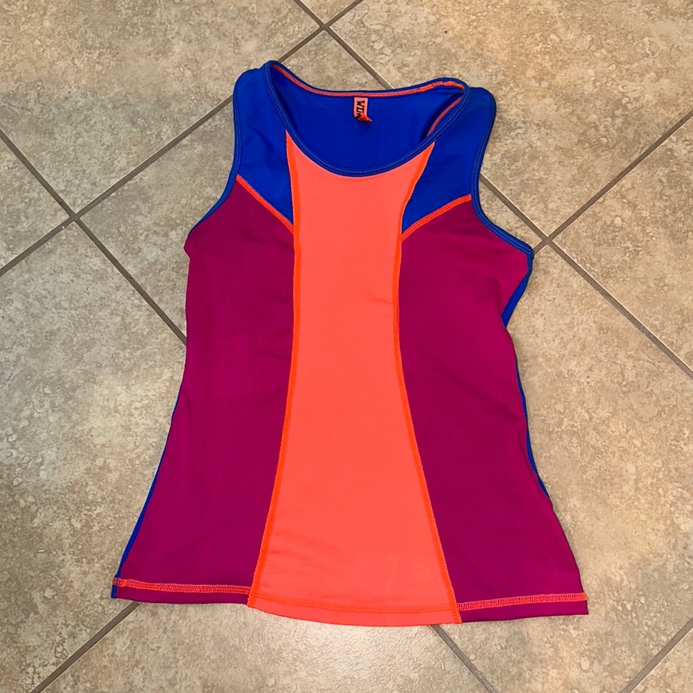 Multi-colored tank